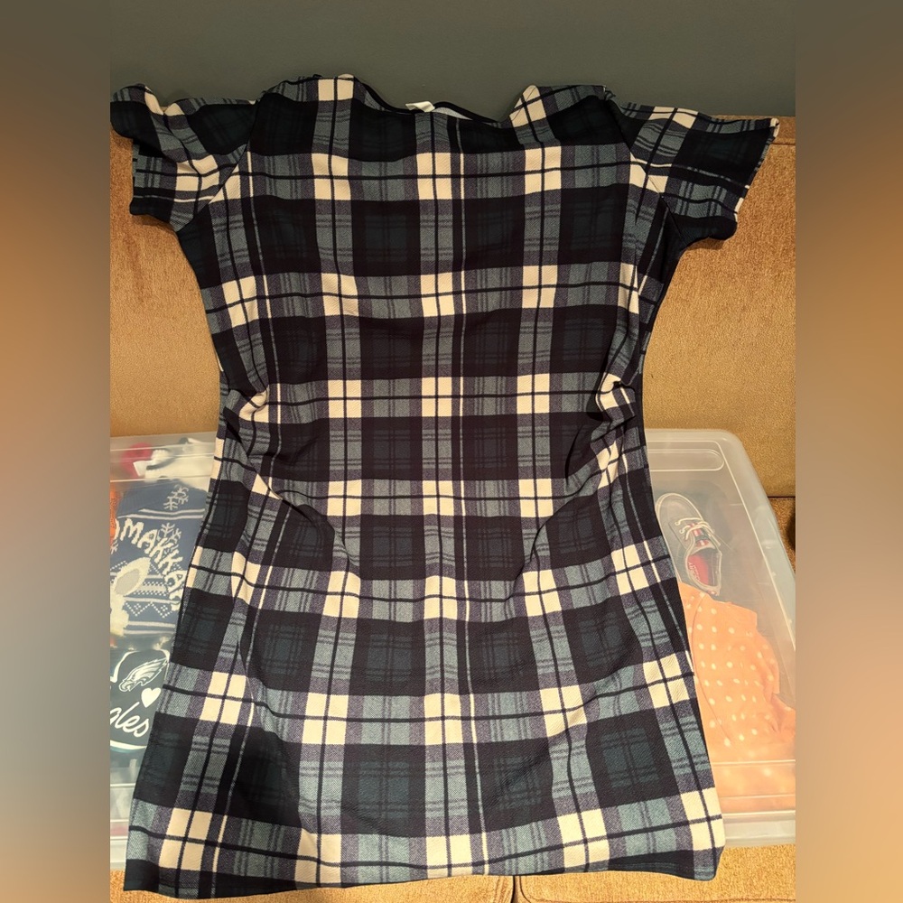 Lightweight maternity dress. Side ruching
